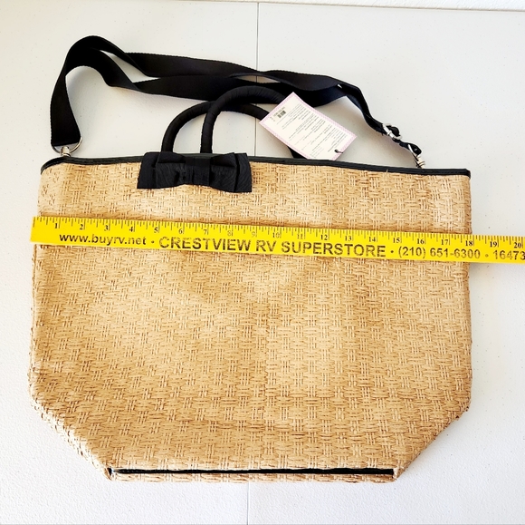 BBW Straw Beach Tote Crossbody - Picture 9 of 13